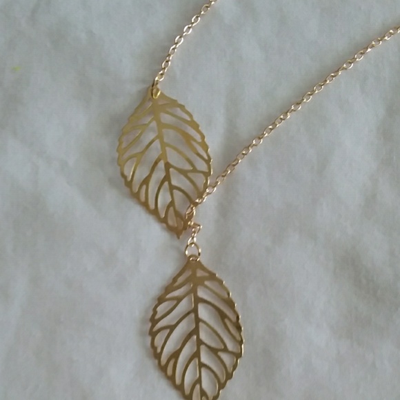 2 leaf gold necklace - Picture 2 of 4